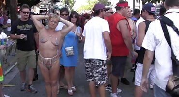 phim sex me va con trai CorvAnder Corvus sex dâm fucks hai cô gái.