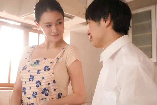 sex liem lon Ở tuổi dậy thì cậu con trai luôn nhìn mẹ mình với ánh mắt khác, và rồi…